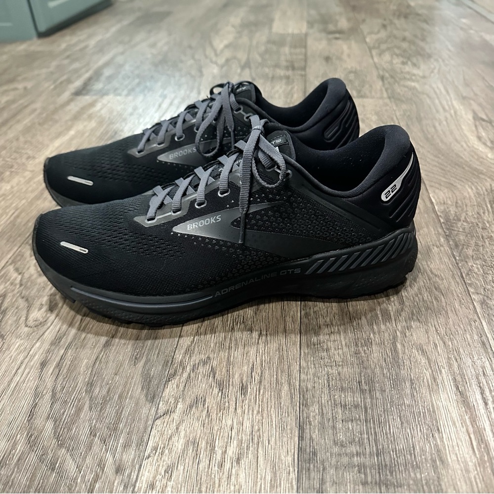 Brooks Adrenaline GTS 22 Size 11 W